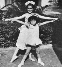 Nancy教小妹妹跳舞